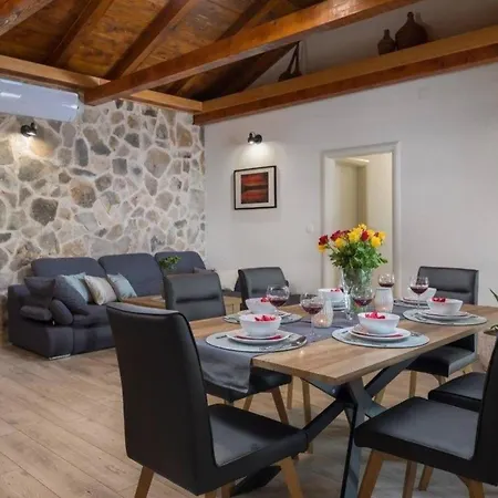 Ferienhaus Mit Privatpool Fur 6 Personen Ca 100 Qm In Rogoznica, Dalmatien Norddalmatien Holiday home *