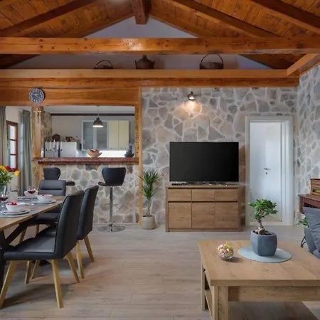 Ferienhaus Mit Privatpool Fur 6 Personen Ca 100 Qm In Rogoznica, Dalmatien Norddalmatien *
