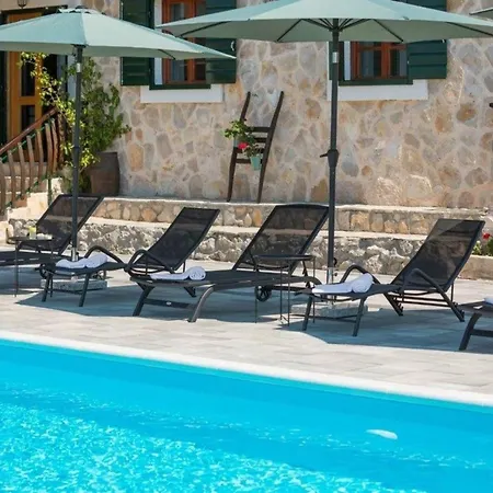 Ferienhaus Mit Privatpool Fur 6 Personen Ca 100 Qm In Rogoznica, Dalmatien Norddalmatien *